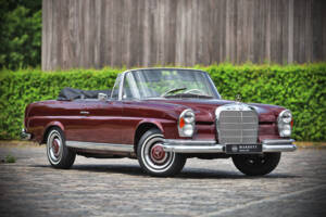 Immagine 7/71 di Mercedes-Benz 220 SE b (1961)
