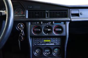 Image 22/38 of Mercedes-Benz 190 E 2.5-16 (1992)