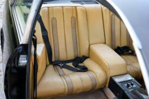 Image 24/32 of Ferrari 400 GT (1977)