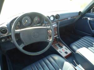 Mercedes-Benz 560 SL Roadster (R 107) diamantblau metallic 1989