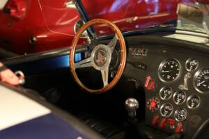 Image 43/57 of AC Cobra 427 (1965)