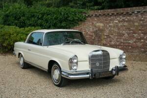 Image 35/50 de Mercedes-Benz 280 SE (1968)