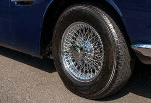Image 12/28 of Aston Martin DB 6 Mk II Volante (1970)