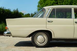 Bild 28/50 von Mercedes-Benz 200 (1966)