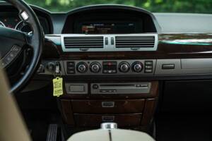 Image 47/50 de BMW 745d (2005)