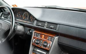 Bild 43/61 von Mercedes-Benz 500 E (1992)