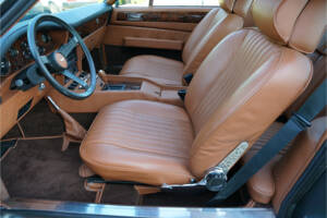 Image 3/50 of Aston Martin V8 (1980)