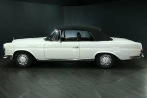 Image 3/30 of Mercedes-Benz 250 SE (1966)