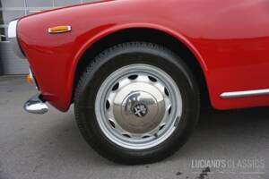 Image 18/68 of Alfa Romeo Giulietta Sprint 1300 (1965)