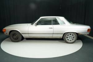 Image 6/8 de Mercedes-Benz 280 SLC (1978)