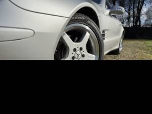 Image 76/89 of Mercedes-Benz SL 500 (2002)