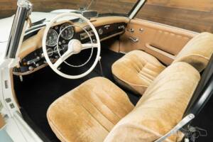 Afbeelding 2/19 van Mercedes-Benz 190 SL (1960)