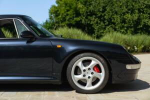 Immagine 17/50 di Porsche 911 Carrera 4S (1996)