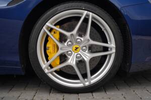 Bild 47/50 von Ferrari California T (2016)