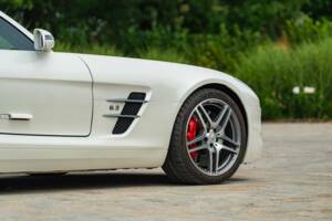 Image 47/50 of Mercedes-Benz SLS AMG (2010)