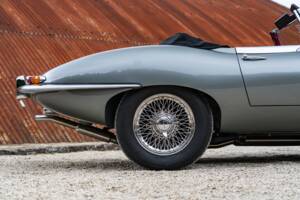 Image 34/34 de Jaguar E-Type (1968)