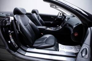 Image 19/36 of Mercedes-Benz SL 500 (2006)