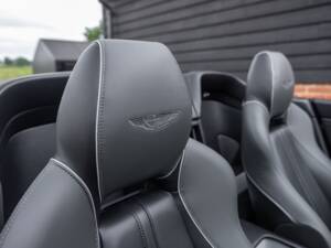Afbeelding 57/75 van Aston Martin V12 Vantage AMR Roadster (2018)