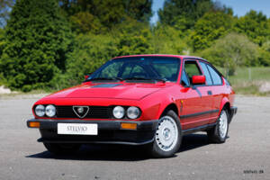 Imagen 2/36 de Alfa Romeo GTV 6 2.5 (1986)