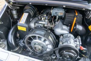 Immagine 4/50 di Porsche 911 Carrera 3.2 "25 years 911" (1988)