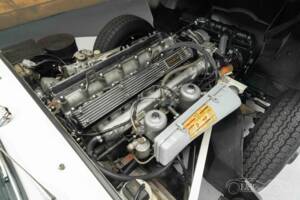 Image 17/19 de Jaguar E-Type (1969)