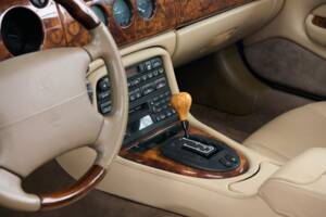 Bild 41/50 von Jaguar XK8 4.0 (2002)