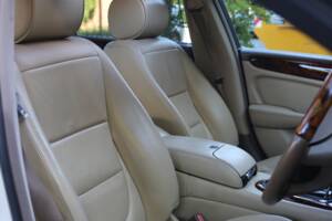 Imagen 56/77 de Jaguar XJ 8 4.2 (2005)