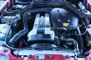 Immagine 19/50 di Mercedes-Benz 300 CE-24 3.4 AMG (1993)