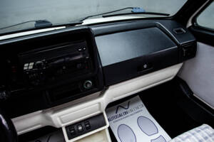 Imagen 25/39 de Volkswagen Golf Mk I Convertible 1.8 (1994)
