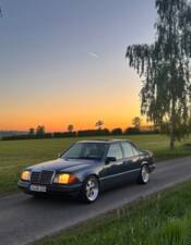 Afbeelding 7/54 van Mercedes-Benz 200 E (1992)