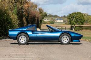 Image 4/41 de Ferrari 308 GTSi Quattrovalvole (1985)
