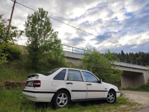 Imagen 2/4 de Volvo 440 Turbo (1994)