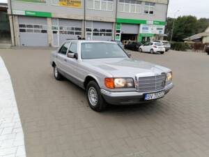 Image 8/8 de Mercedes-Benz 380 SE (1984)