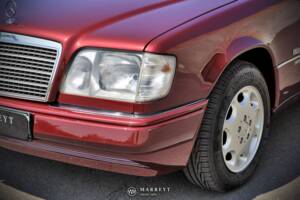 Bild 38/79 von Mercedes-Benz E 220 (1996)