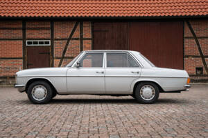 Afbeelding 10/63 van Mercedes-Benz 230&#x2F;6 (1974)