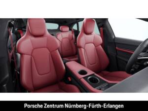 Image 7/9 of Porsche Taycan Turbo S Cross Turismo (2021)