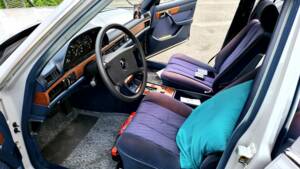 Bild 9/12 von Mercedes-Benz 300 SE (1986)