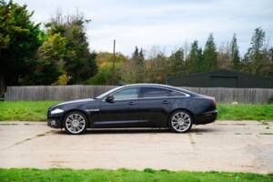 Bild 18/50 von Jaguar XJ 5.0 (2011)