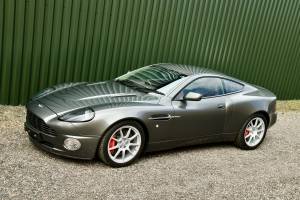 Bild 11/15 von Aston Martin V12 Vanquish (2004)