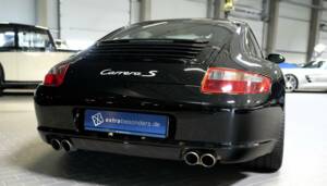 Image 4/15 of Porsche 911 Carrera S (2004)