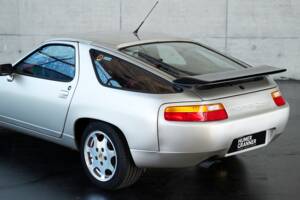 Image 15/50 of Porsche 928 GT (1989)