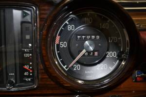 Image 32/61 de Mercedes-Benz 250 SE (1966)