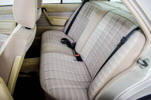 Bild 6/50 von Mercedes-Benz 190 D 2.5 Turbo (1989)
