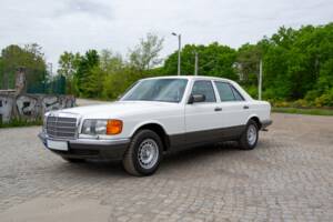 Bild 1/21 von Mercedes-Benz 280 SE (1985)