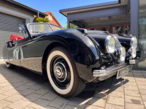Image 3/37 de Jaguar XK 120 DHC (1954)