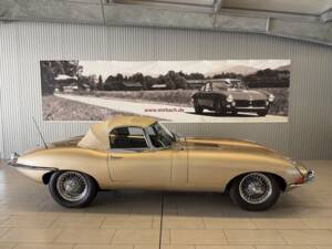 Image 7/18 de Jaguar Type E 4.2 (1967)