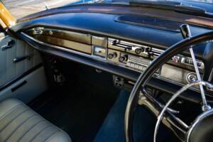 Image 23/29 de Mercedes-Benz 220 SE b (1966)