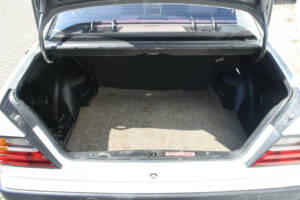 Image 8/10 of Mercedes-Benz 300 D (1985)