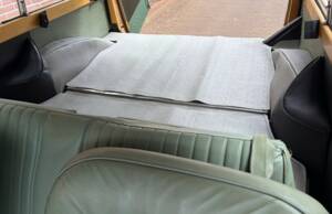 Image 13/24 of Morris Minor 1000 Traveller (1968)