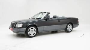 Image 1/15 of Mercedes-Benz E 220 (1994)